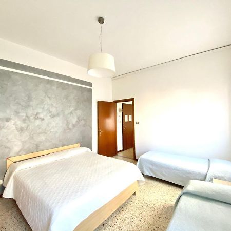 Euroresidence - Piazza Mazzini- 30 Mt Dal Mare - Immobil Relax リド・ディ・イエゾロ エクステリア 写真
