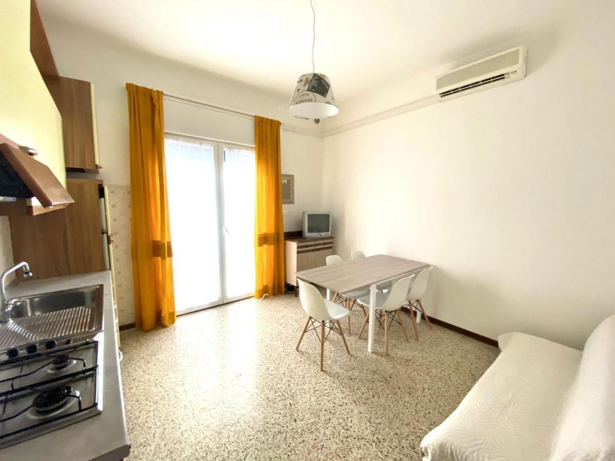 Euroresidence - Piazza Mazzini- 30 Mt Dal Mare - Immobil Relax リド・ディ・イエゾロ エクステリア 写真
