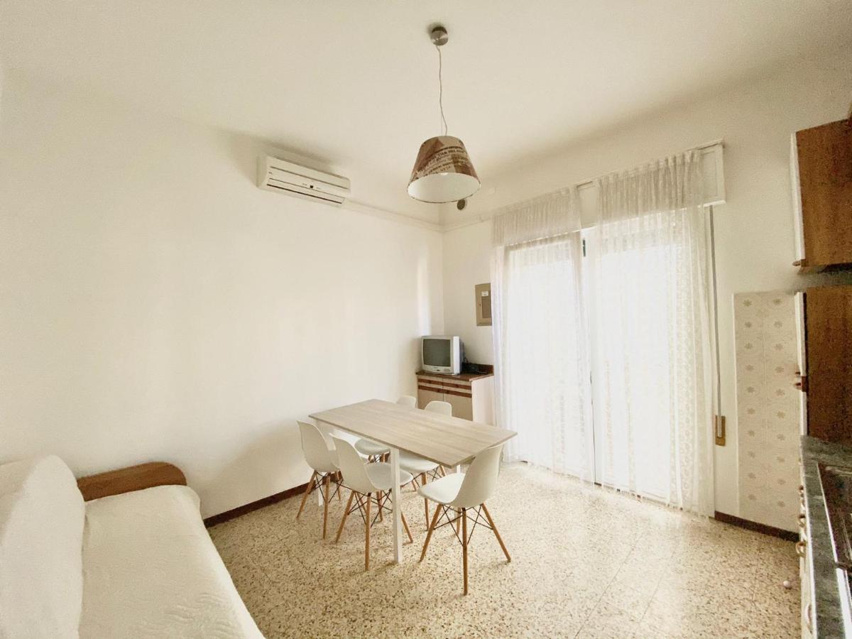 Euroresidence - Piazza Mazzini- 30 Mt Dal Mare - Immobil Relax リド・ディ・イエゾロ エクステリア 写真