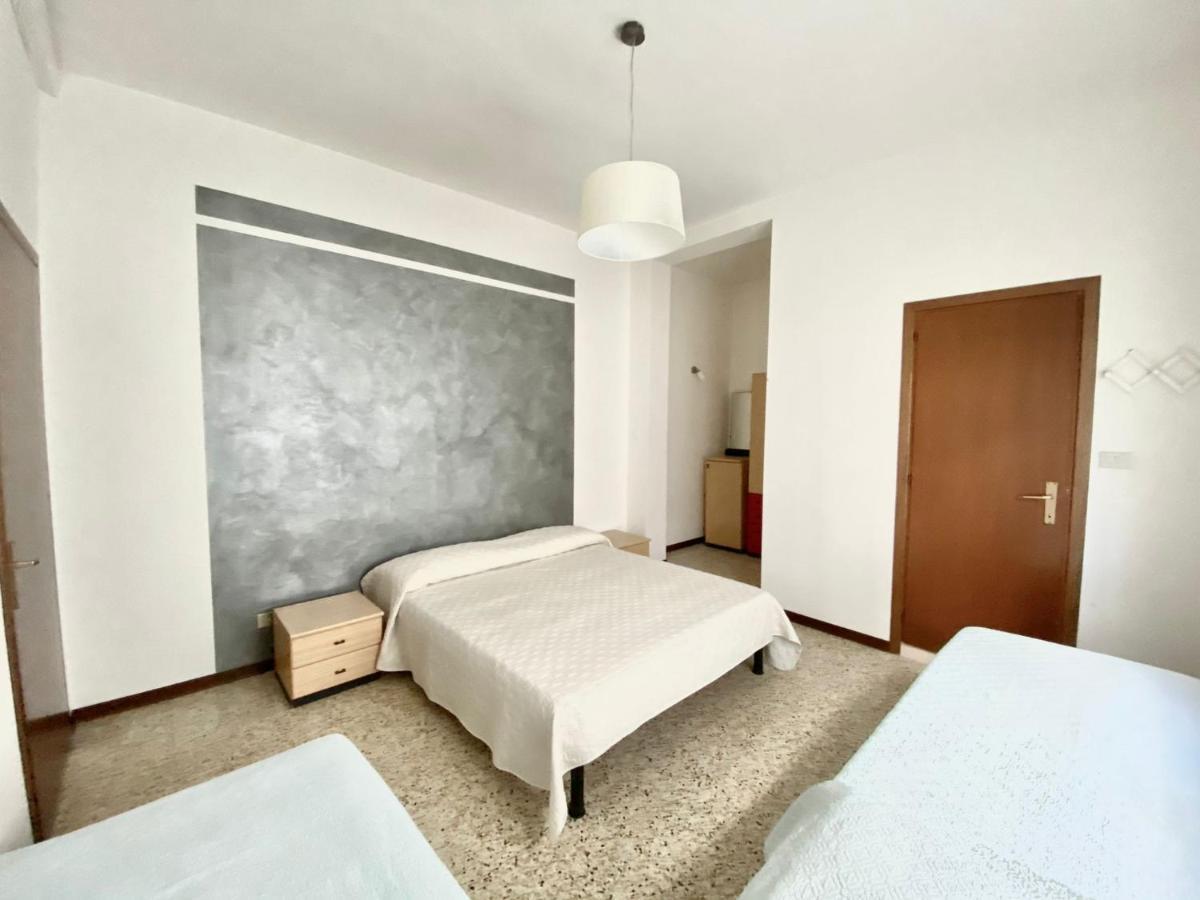 Euroresidence - Piazza Mazzini- 30 Mt Dal Mare - Immobil Relax リド・ディ・イエゾロ エクステリア 写真