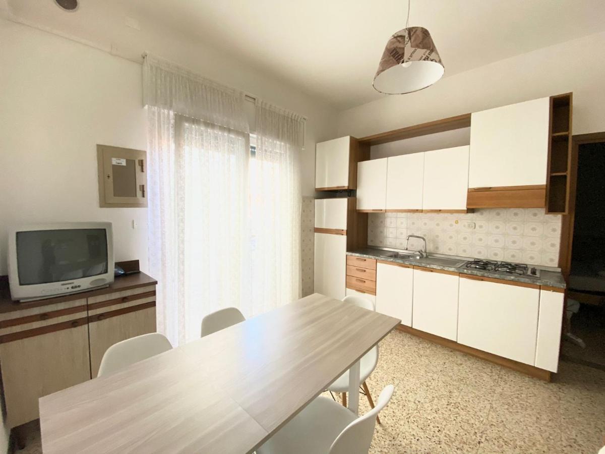 Euroresidence - Piazza Mazzini- 30 Mt Dal Mare - Immobil Relax リド・ディ・イエゾロ エクステリア 写真